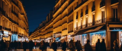 Nuit Blanche à Paris : Plongée dans les coulisses de la plus grande galerie d&rsquo;art à ciel ouvert